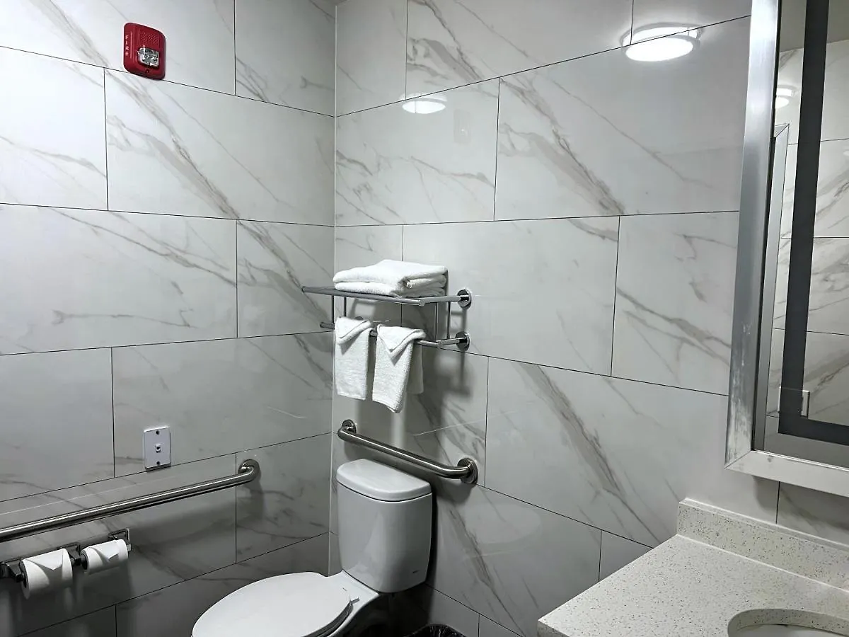 Hotel Lotus Blu Inn & Suites New York