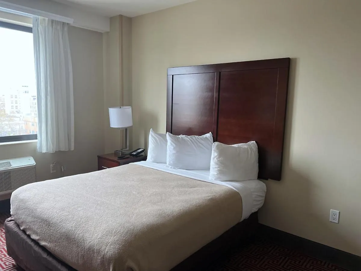 Lotus Blu Inn & Suites New York Hotel